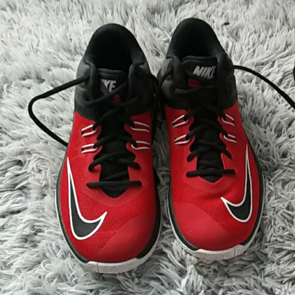 Basketball shoes